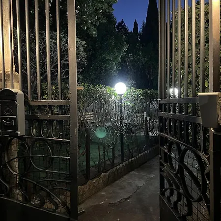 Il Giardino E Gli Affreschi 住宿加早餐酒店 卡塔尼亚